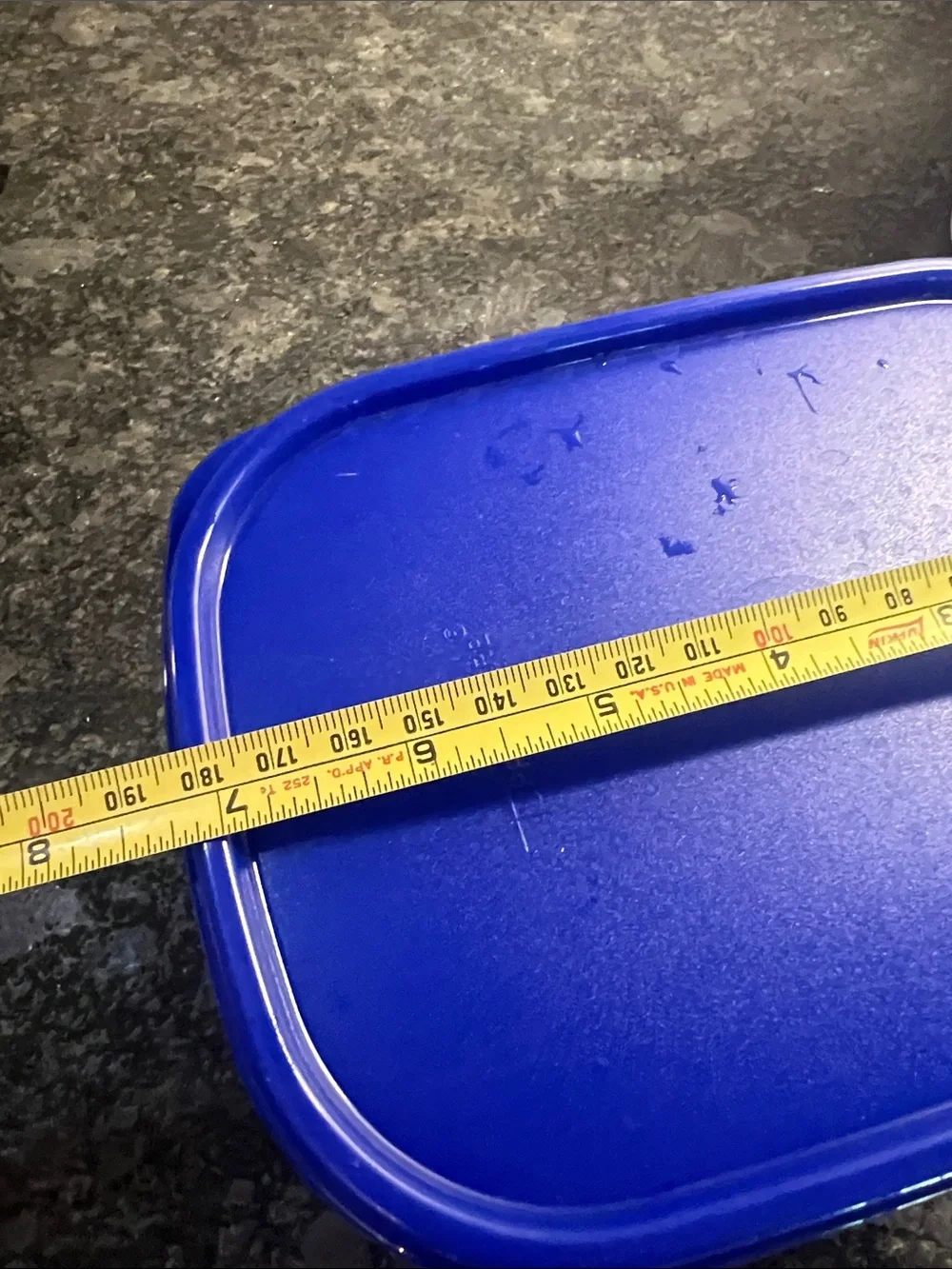 Tupperware image features